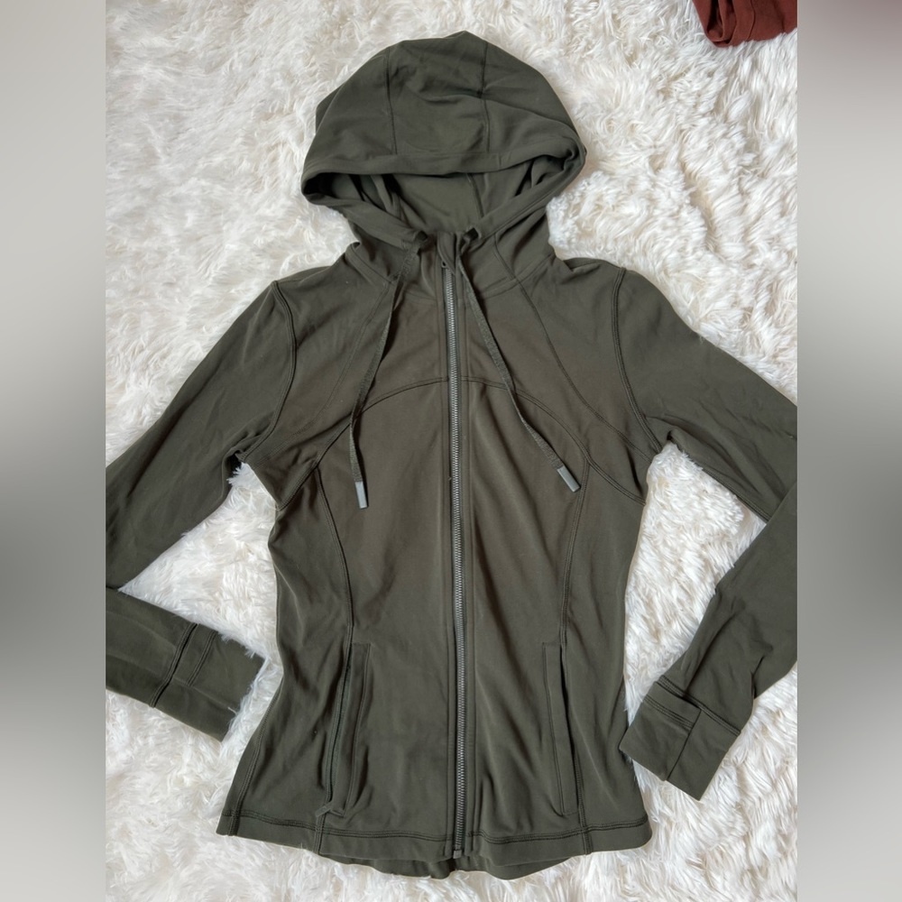 Lululemon Define hooded jacket size 6 color dark olive